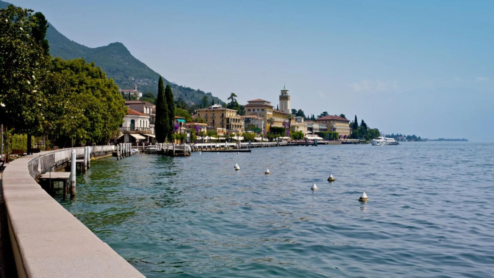 Lovely Flat With Shared Pool And Amazing Lake View Salò Italië