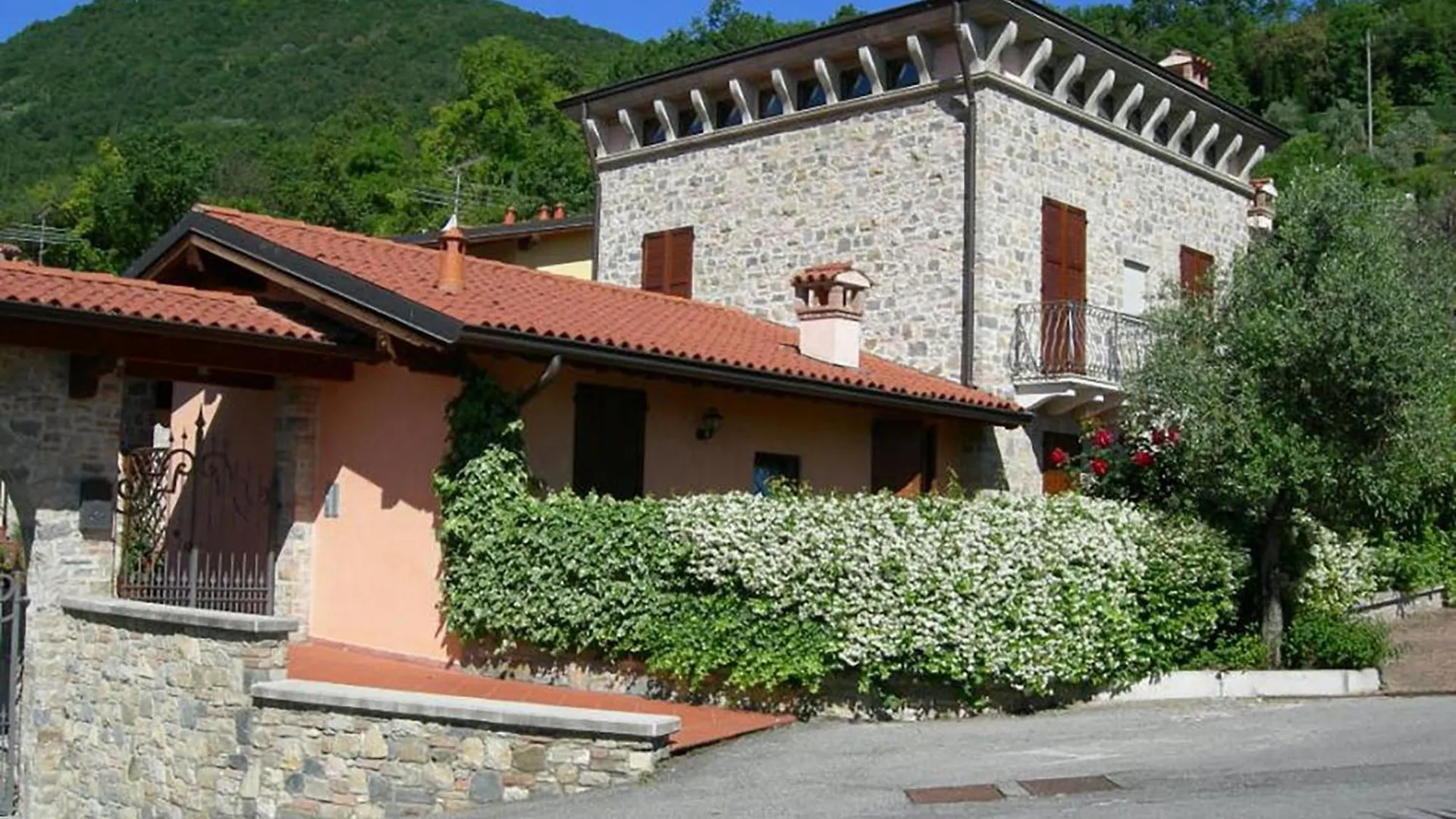 Appartement Lovely Flat With Shared Pool And Amazing Lake View Salò
